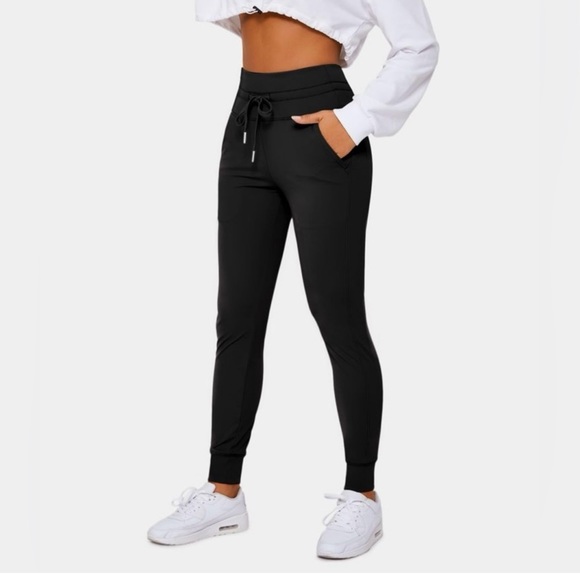 NWT Halara Cloudful™ Air Fabric High Waisted Joggers
Size:XS COLOR: Black - Picture 2 of 6